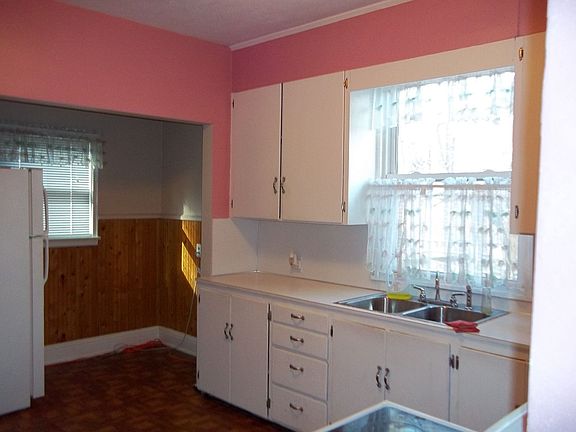 3rd image of 4715 California St