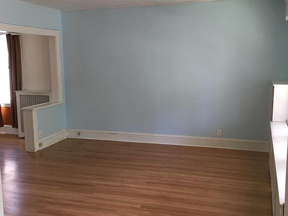 Living room (2nd floor)