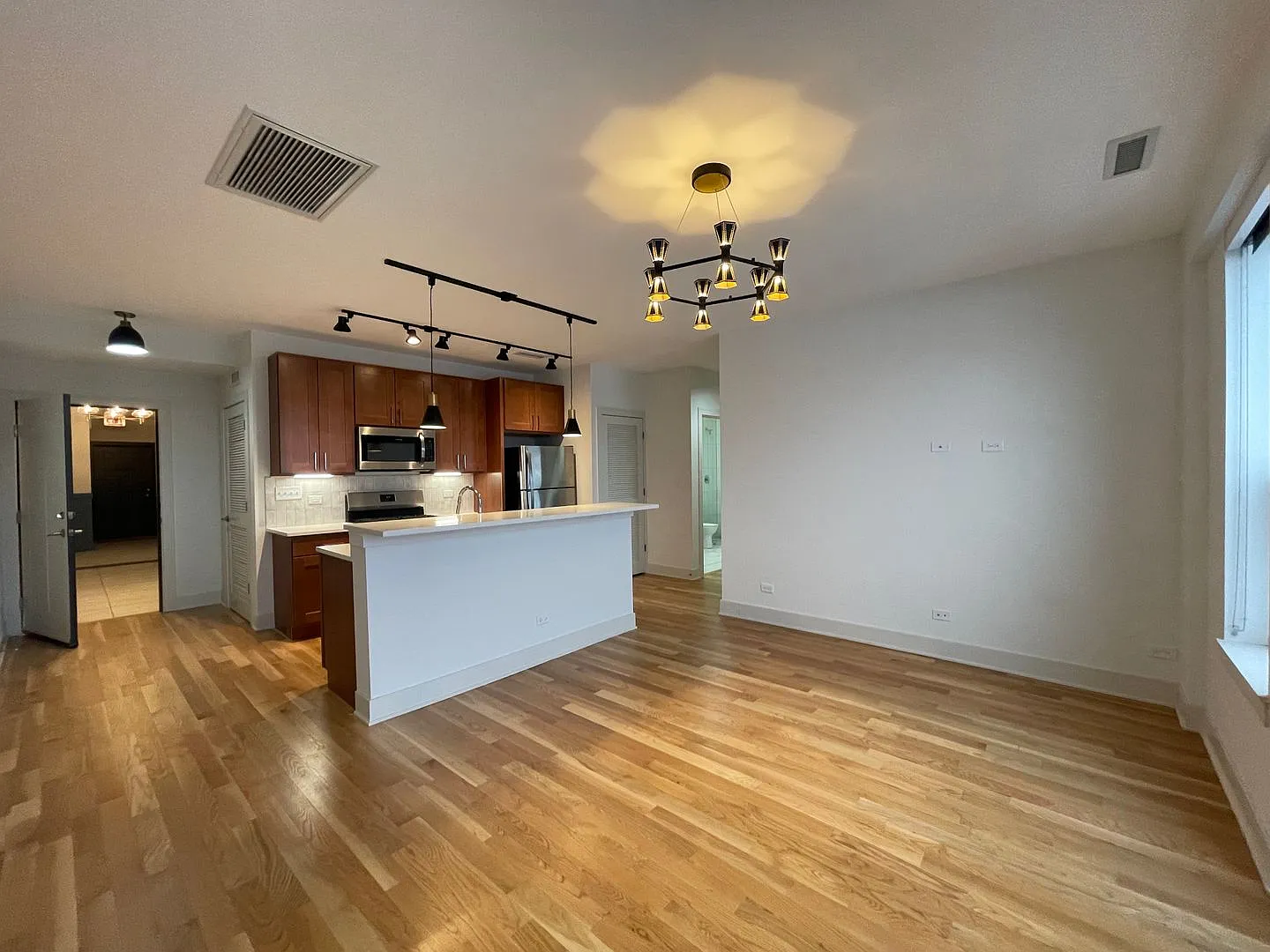 2740 N Spaulding Ave — Photo 4