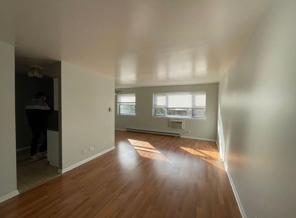 1st image of 5920 N Kenmore Ave APT 203