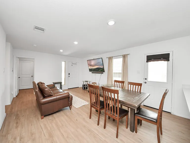 9206 Burnet Fields Dr — Photo 9