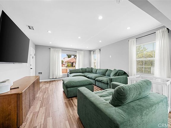 3rd image of 6522 Hereford Dr