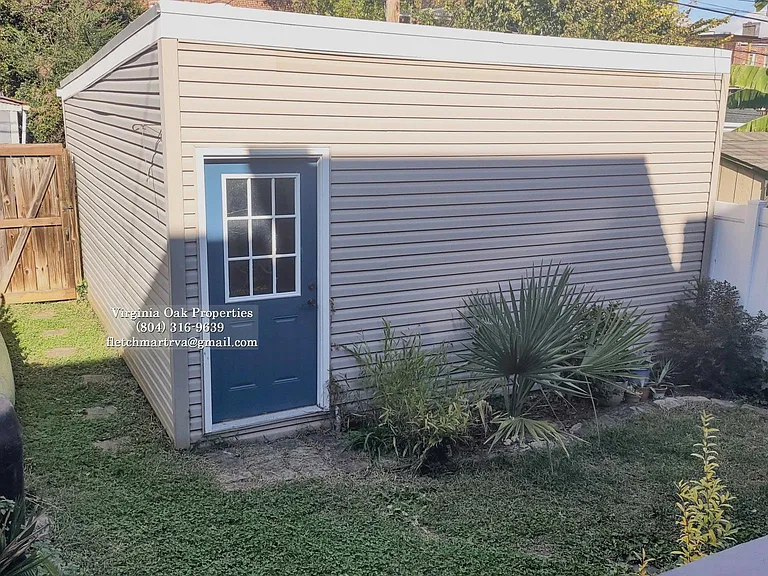 Detached one-car garage
