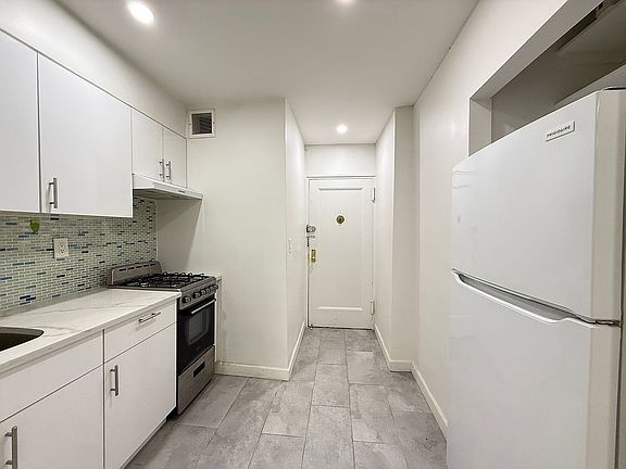 3rd image of 144-35 Sanford Ave #2C
