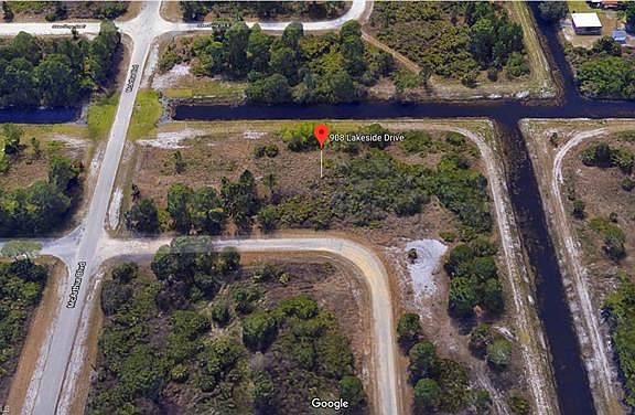 2nd image of 908 Lakeside Dr