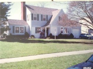 14 Heath Pl, Garden City, NY 11530