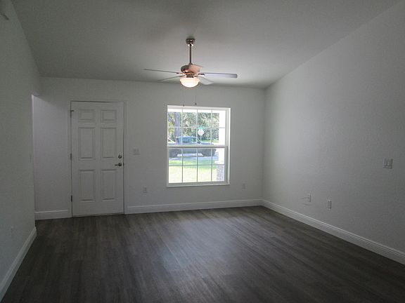 3rd image of 422 SE 31st Ter