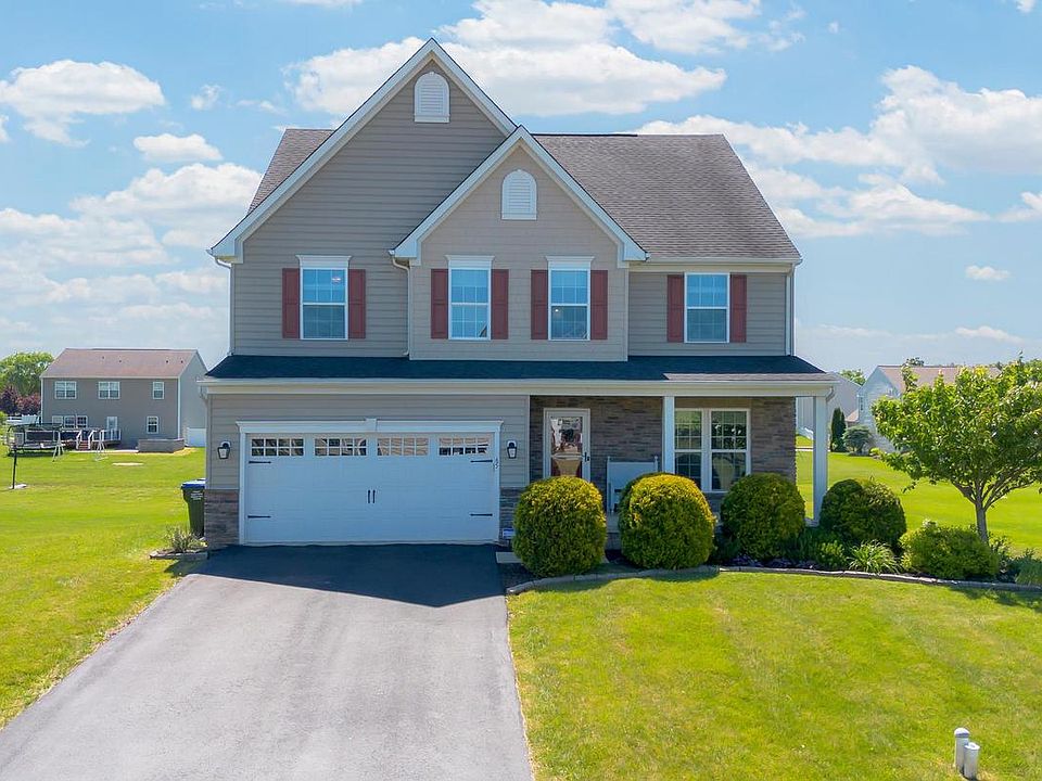1st image of 65 Fox Hollow Dr