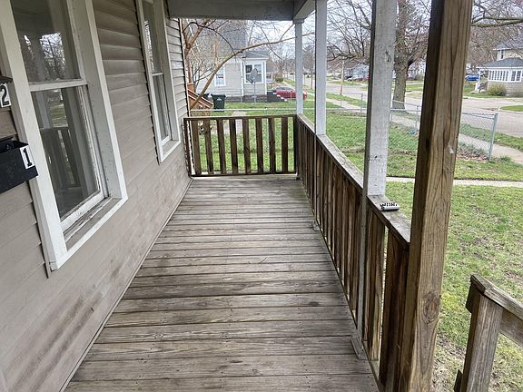 4th image of 315 W Grand Ave