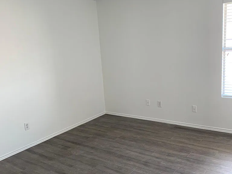 2701 Woodlake Pkwy — Photo 8