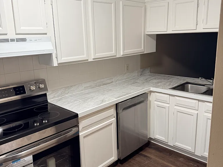 734 Legion Dr #9 — Photo 7