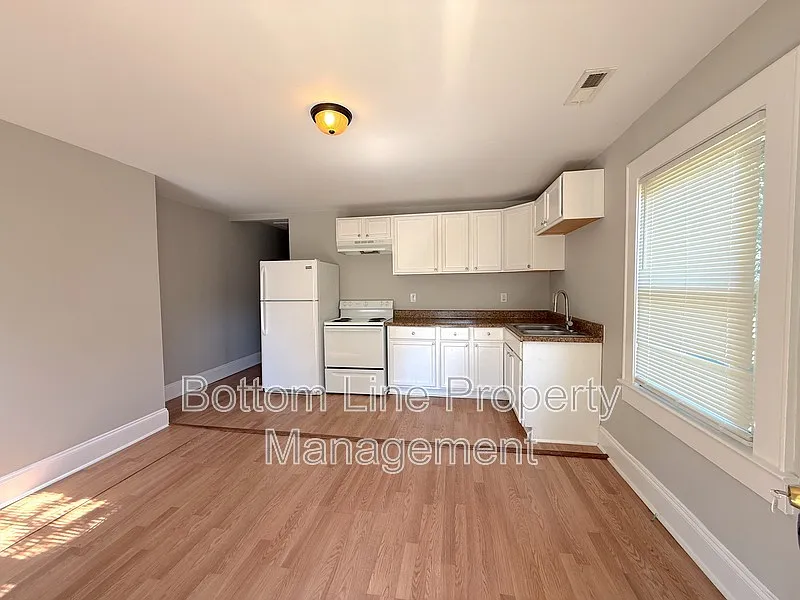2 bed, 1.0 bath, 700 sqft, $1,095 — Photo 3