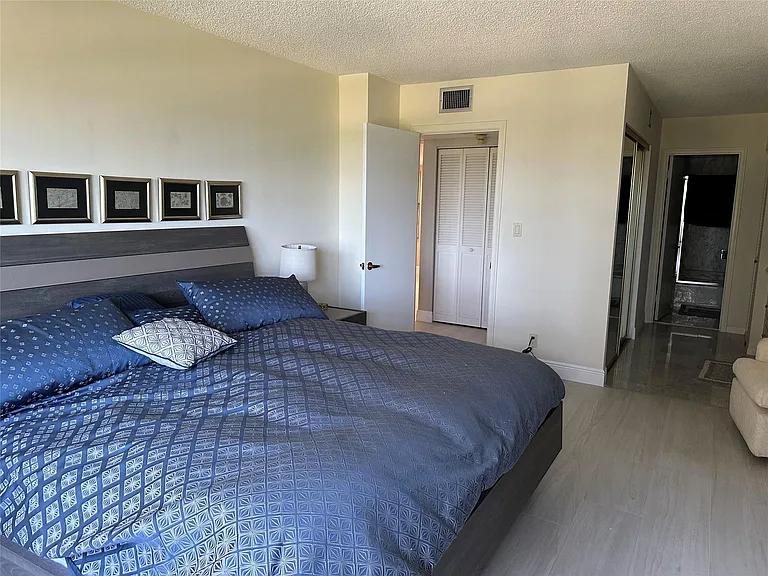 5100 N Ocean Blvd #405 — Photo 8