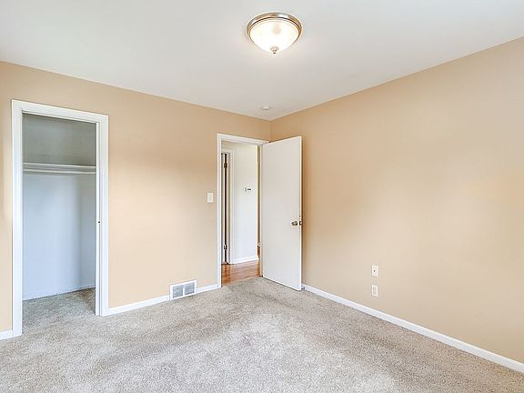 5th image of 24932 Powers Ave