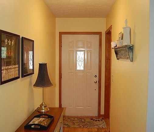 3rd image of 2715 Huntington Dr