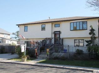 30 Knoll St, Inwood, NY 11096