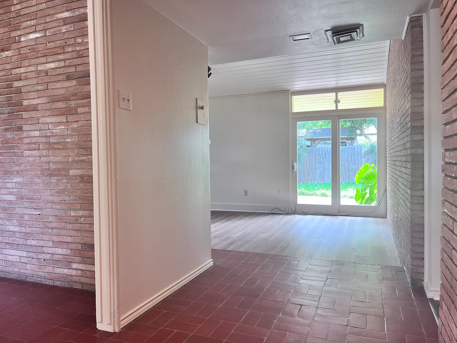 3 bed, 1682 sqft, $2,350 — Photo 2