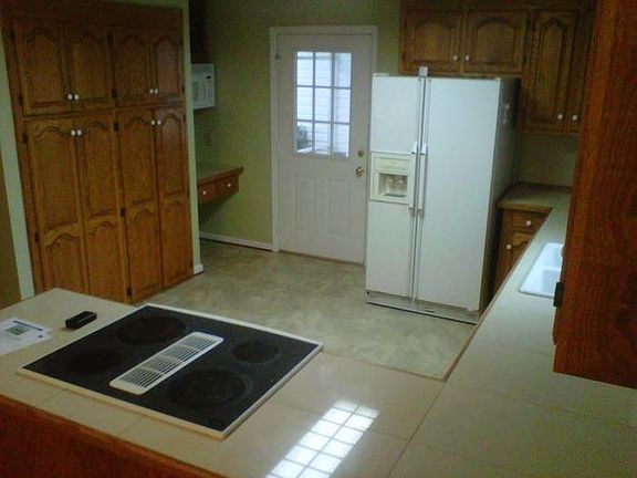 4th image of 464 Eastview Dr