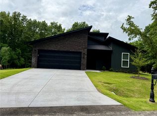 2 Fryer Ln, Bella Vista, AR 72715
