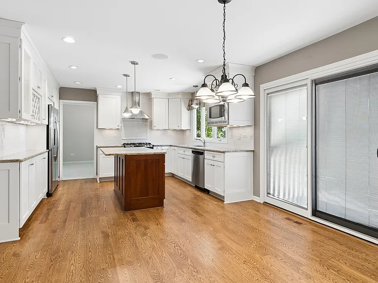 2408 Newport Dr — Photo 5