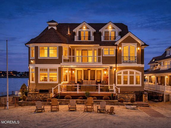2nd image of 431 Beachfront