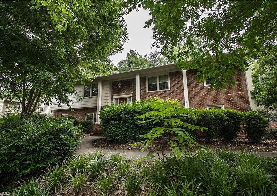1st image of 215 Cloverbrook Dr