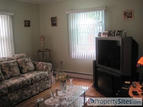 3rd image of 29 Peachtree Ln