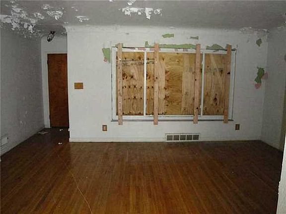 2nd image of 3235 Mulberry St