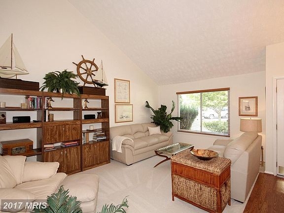 4th image of 10409 Fyfe Ct