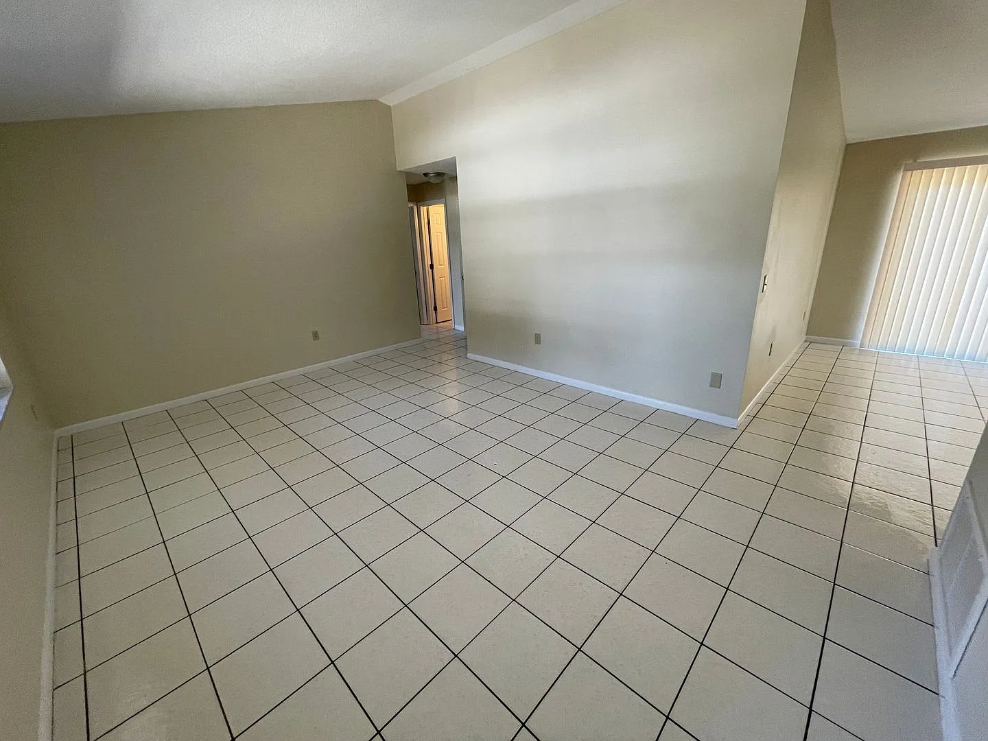 4 Bed/2 Bath Sfh In Weathersfield Available August 1st! — Photo 4