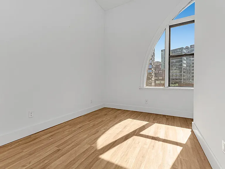 81 Willoughby St #409 — Photo 5
