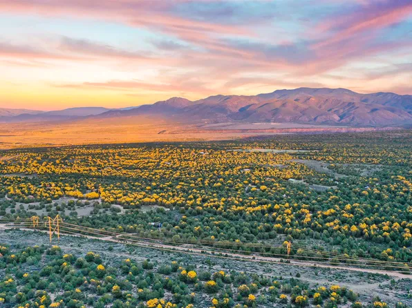 S Carson Rd, Carson, NM 87517