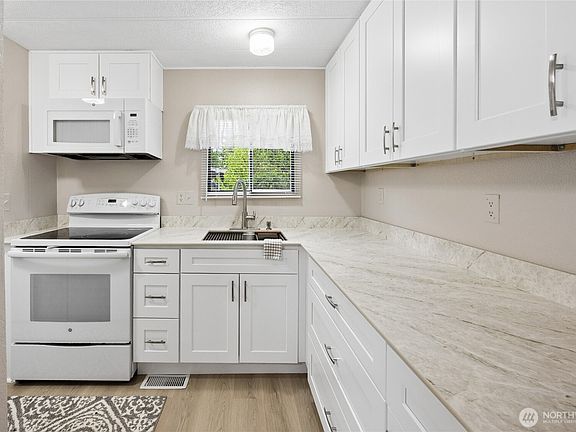 3rd image of 11513 155th Avenue SE