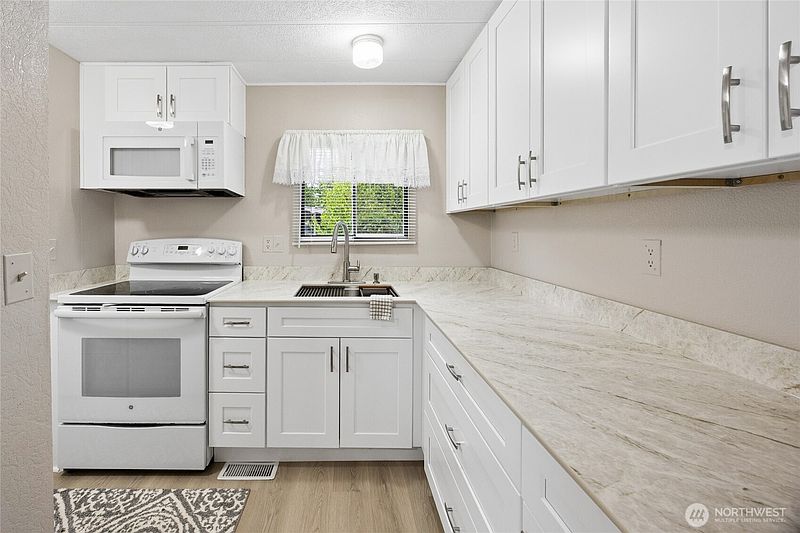 3rd image of 11513 155th Avenue SE