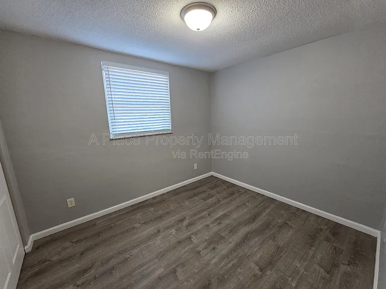 Roseland Terrace Apartments — Photo 6