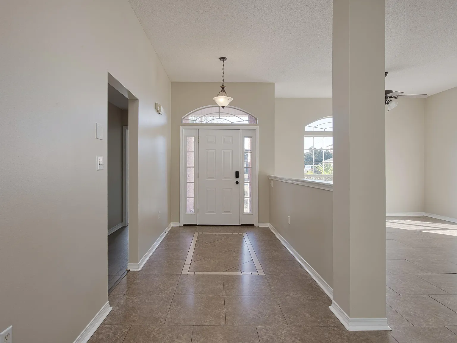 4 bed, 2.0 bath, 2378 sqft, $2,300 — Photo 2