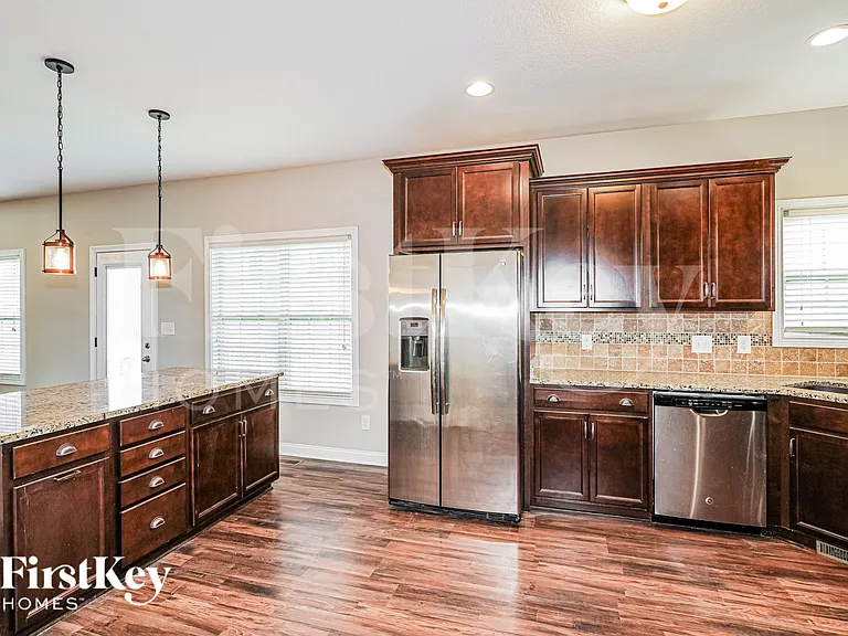 1232 Upland Ter — Photo 8