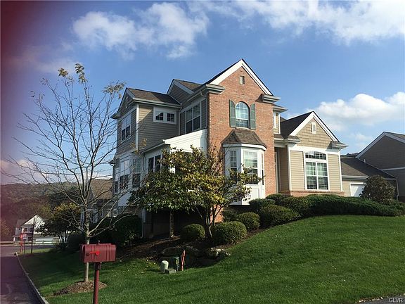3rd image of 885 Sonoma Ln
