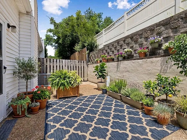 1129 W Main St #8 — Photo 2