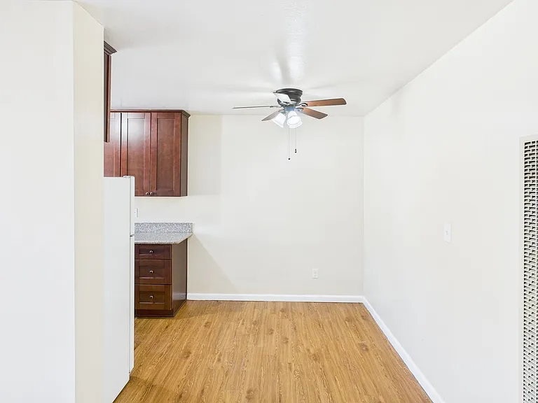 4055 Van Dyke Ave — Photo 13