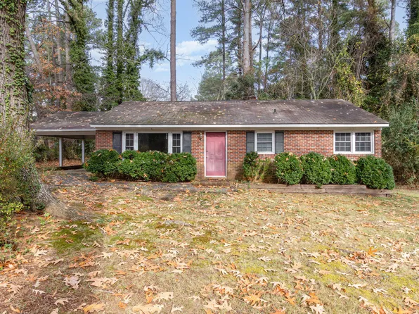 27 S Circle Dr, Chapel Hill, NC 27516