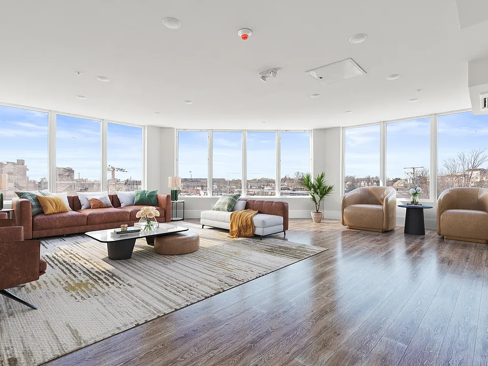 The 4th-floor Social Room offers comfortable work-from-home spaces right within your residence. Located in the southwest corner of the building, this light-filled space features high ceilings and expansive windows_creating a bright, inspiring atmosphere.