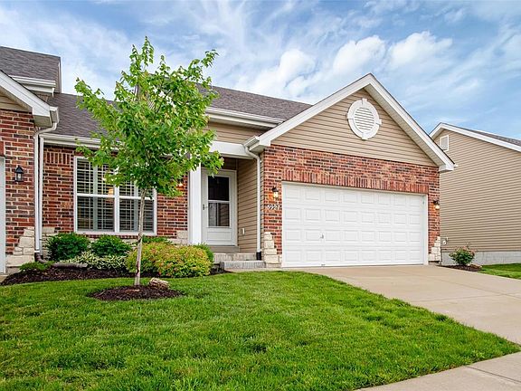 This is the opportunity for you to enjoy one of 22 villas in this quiet, well kept community.