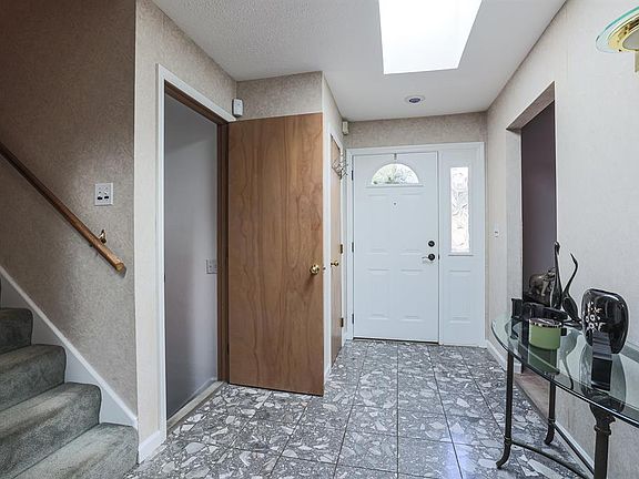 4th image of 5525 Hearthside Ct