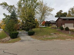 1285 Lake Holiday Dr, Sandwich, IL 60548