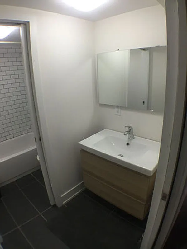 3 bed, 1.0 bath, 1000 sqft, $2,625 — Photo 3