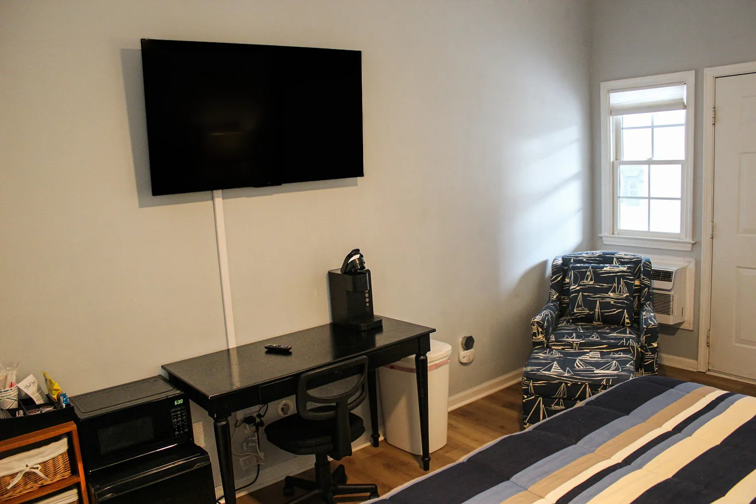 1 bed, 1.0 bath, 322 sqft, $1,417 — Photo 3