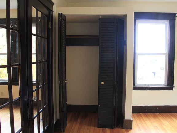 5th image of 121 Illinois St APT 2