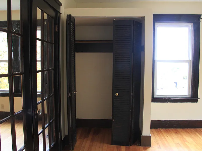 121 Illinois St #2 — Photo 5