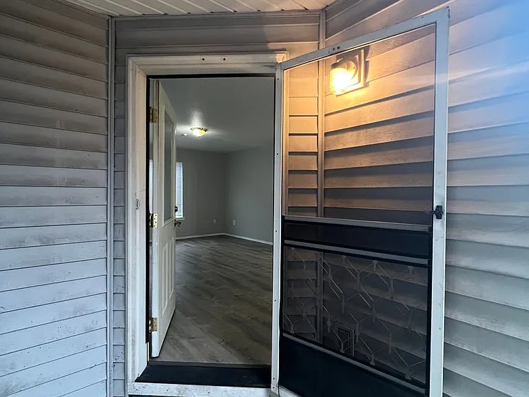 Ascot Place Apartments — Photo 5